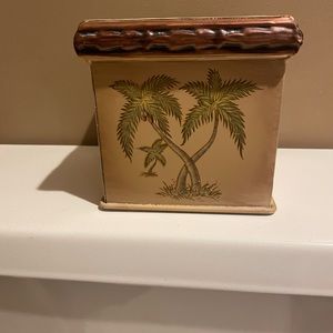 Metal boutique tissue holder